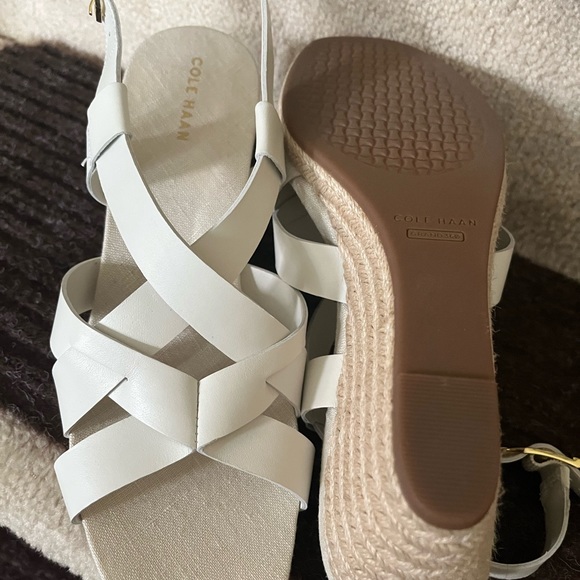 Brand new never worn white sandals size 9 designer COLE HAAN - Picture 3 of 3